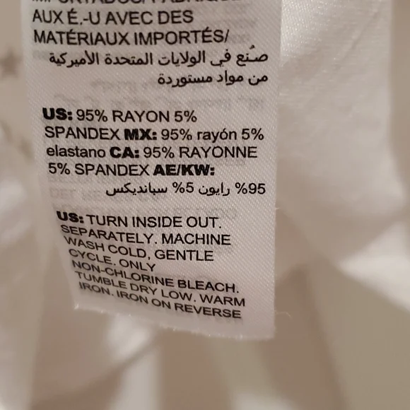 Chicos soft white tee with red and gold stars 2x - Picture 4 of 4